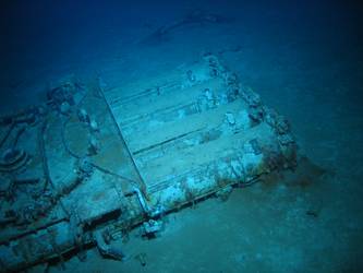 Quadruple torpedo tube mount on seabed - end caps